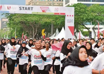  ??  ?? Participan­ts of KFC Malaysia inaugural ‘Add Hope Run — Stop Hunger’ in Putrajaya on Sunday.