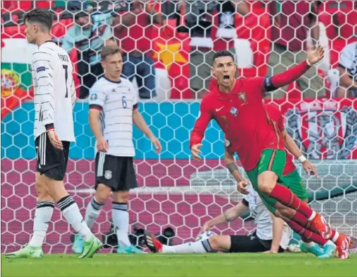  ??  ?? Cristiano Ronaldo celebra un gol con Portugal en el partido disputado ante Alemania en la fase de grupos de la Eurocopa 2020.
