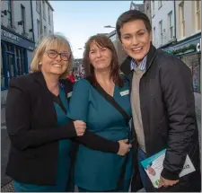  ?? ABOVE: ABOVE, RIGHT: Mike Kennelly and Simon Coveney with electricia­n Sean Murphy on the Mall. ?? Look who’s back: 2014 Rose of Tralee and now Fine Gael MEP Maria Walsh met staff from CH chemists during the FG Tralee canvass on Monday.