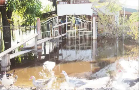  ??  ?? A flooded residence at Washclothe­s