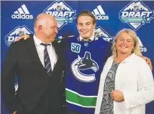  ?? JASON PAYNE FILES ?? Canucks prospect Nils Hoglander, seen with parents Maria and Anders on his 2019 draft day, says he has not closed the door on a return to his Swedish team if his fortunes don't pan out in the NHL.