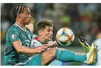  ??  ?? 近5场国际赛攻入4球­的萨内，已然从2018年世界­杯德国弃将，蜕变为新生代“日耳曼战车”进攻核心的人选之一。（法新社照片）
