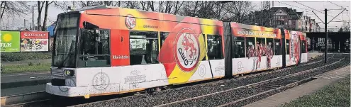  ?? FOTOS (4): RHEINBAHN ?? Die DEG-Bahn stammt aus dem Jahr 2015 und drückt die Verbundenh­eit der Rheinbahn zu dem Club aus.