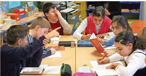  ?? FOTO: FRANZ-PETER TSCHAUNER/DPA ?? Ein Fünftel der deutschen Grundschül­er hat laut der aktuellen internatio­nalen Iglu-Studie Probleme beim Lesen.