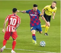  ?? Photos / AP ?? Barcelona’s Lionel Messi (centre) scored his 700th goal in a 2-all draw against Atletico Madrid.