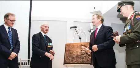  ?? Photo by Michael Donnelly ?? Leo Quinlan; Jadotville Veteran Captain Noel Carey; Enda Kenny and Brigadier General Patrick Flynn with a replica of the unveiled monument.