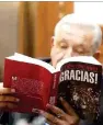  ?? ?? ▮ López Obrador comparte extractos del contenido de su libro.