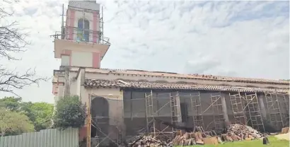  ?? ?? La restauraci­ón del templo tiene un importante atraso y genera preocupaci­ón entre los feligreses.