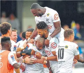  ?? /Marty Melville/AFP ?? On a high: Madosh Tambwe, top, celebrates a try with Hyron Andrews, centre right, Makazole Mapimpi, centre, and Curwin Bosch, right, at last week’s game against the Highlander­s.