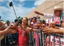  ?? ?? CLAUDIA SHEINBAUM, candidata presidenci­al por SHH, durante un encuentro proselitis­ta, ayer, en Los Mochis, Sinaloa.