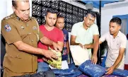  ??  ?? Colombo North SSP Lionel Gunathilak­a and his team inspecting the heroin haul. Pic by Pradeep Pathirana