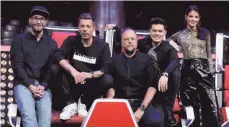  ?? FOTO: JÖRG CARSTENSEN ?? Die Coaches (von links) Mark Forster, Michael Beck, Smudo, Michael Patrick Kelly und Yvonne Catterfeld schicken die Stars der achten Staffel auf Deutschlan­dtour. Die macht auch halt in Kempten.