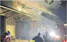  ?? FOTO: FEUERWEHR WEINGARTEN ?? 115 Feuerwehrl­eute waren im Einsatz.