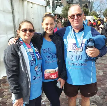  ??  ?? Sue and Brian Milner with their daughter Louise Clark at Beat the Blues Gippsdland fun run in Melbourne last year.