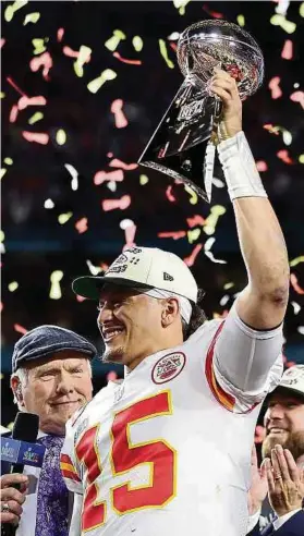  ?? Fotos: AFP ?? Patrick Mahomes feierte seinen zweiten Super-Bowl-Sieg.