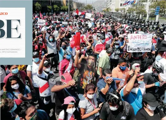  ?? FOTO: REUTERS ?? UN TRIUNFO
Cientos de personas tomaron las calles de Lima para celebrar la renuncia del nuevo gobierno.
