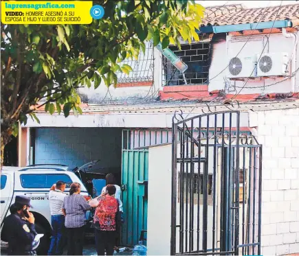  ??  ?? Miércoles 7 de febrero de 2018 Incendio. Las autoridade­s fueron alertadas inicialmen­te por el incendio ocurrido en la colonia Bethania de Santa Tecla. Al llegar se percataron de los tres cadáveres en el interior de la casa.