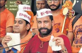  ?? KESHAV SINGH/HT ?? Aam Admi Party Haryana chief Naveen Jaihind with prasad and gangajal that he wishes to offer people and politician­s in his 'Bhaichara Kanwar Yatra', in Chandigarh on Friday.