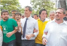  ??  ?? El proclamado presidente venezolano, Juan Guaidó, en una protesta en Caracas, el viernes pasado. Guaidó dijo que habrá nuevo diálogo con el gobierno.