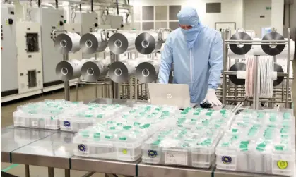  ?? Photograph: Richard Saker/The Observer ?? Workers at the Envision cell manufactur­ing area for electric batteries produced for the Nissan Leaf car in Sunderland.