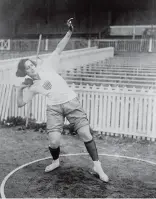  ?? ?? Mlle Maud Rosenbaum, la championne
de poids le 12 avril 1922 à Paris pour les premiers Jeux olympiques féminins.