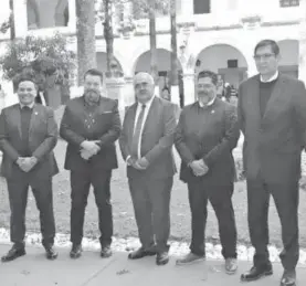  ?? CORTESÍA: NÚCLEO CAMPUS GÓMEZ PALACIO ?? El rector
Rubén Solís Ríos se reunió con el equipo de FICA