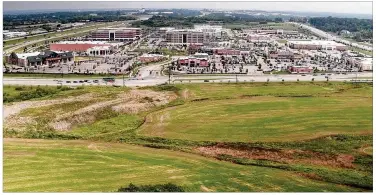  ?? TY GREENLEES / STAFF ?? Upscale senior and multifamil­y housing, a hotel and retail, among other uses, are anticipate­d uses for this land south of Austin Landing at the southeast corner of Interstate 75 and Austin Boulevard.