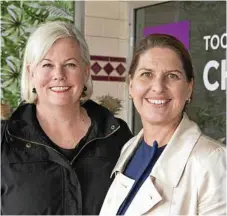  ?? Photo: Nev Madsen ?? NEW LEADER: New Toowoomba Chamber of Commerce CEO Debbie-Anne Bender (right) has taken over from outgoing leader Jo Sheppard.