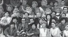  ?? PHOTOS PROVIDED TO CHINA DAILY ?? Top: Luo Jinlin during the curtain call after the performanc­e of Thebes in 2004. Middle: Luo Jinlin (left) and Luo Tong at a rehearsal for the play The Birds. Above: A group photo of the Oedipus Rex production team shows Luo Jinlin (third from left in the second row) and Luo Niansheng (fourth from left in the third row).