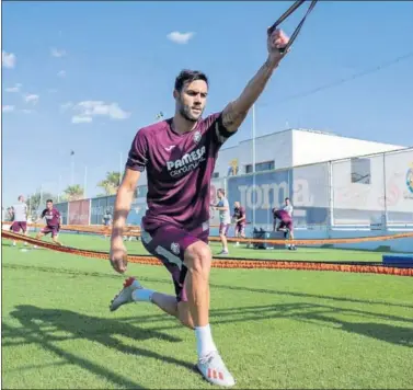  ??  ?? REGRESO. Iborra, ahora en las filas del Villarreal, triunfó en el Levante desde 2008 a 2013.