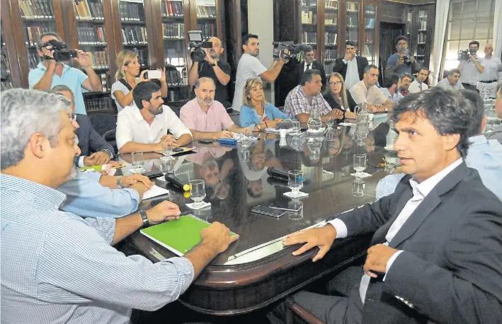  ?? M. NIEVAS ?? Menos gente en la mesa. La reunión convocada ayer, en el marco de la conciliaci­ón obligatori­a, no contó con la presencia de Suteba ni FEB y pasó a un cuarto intermedio.