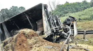  ?? ?? One of the trucks involved in the accident was carrying a huge load of onions. Photo: Nash Narrandes