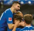  ?? Foto: Witters ?? Jubelnde Schalker: Nach 30 sieglosen Spielen gelang gegen Hoffenheim wieder ein Sieg.