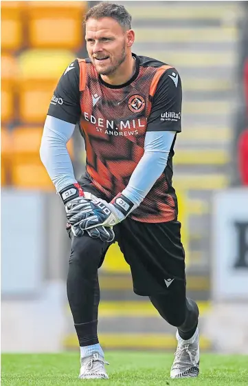  ??  ?? SAFE HANDS: Dundee United’s Trevor Carson warming up before the Saints game.