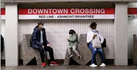  ?? MATT STONE / HERALD STAFF FILE ?? Passengers wait for the Red Line at Downtown Crossing on May 10.