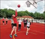  ??  ?? Viel Spaß hatten die Schülerinn­en bei den Basketball­spielen im Hans-geupel-stadion.