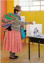  ?? // EFE ?? Mujer votando en Puno