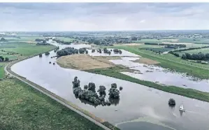  ?? RP-ARCHIVFOTO: MVO ?? Immer wieder kommt es auch im Kreis Kleve zu Hochwasser. Bei der Flut 2021 blieb der Niederrhei­n aber vergleichs­weise verschont.