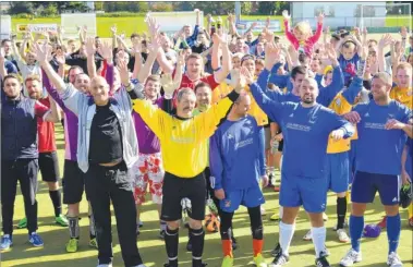  ?? Pictures: Gary Browne FM4033053 ?? Teams taking part in the six-a-side tournament at Ashford Hockey Club