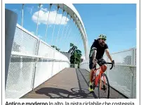  ??  ?? Antico e moderno In alto, la pista ciclabile che costeggia il canale della Martesana. Sopra, il ponte sulla Cassanese