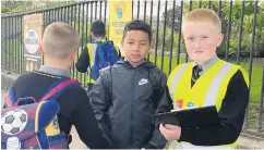  ?? ?? Maksims 4th class, Green school committee interviewi­ng pupils about WOW (Walk On Wednesday).