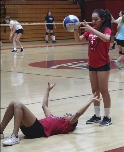  ?? KARINA LOPEZ PHOTO ?? A pair of campers work on setting drills during a one-day clinic hosted by the Imperial High Volleyball program on Monday afternoon.