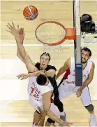  ??  ?? Tom Abercrombi­e puts up a shot for New Zealand during their easy win over Syria. GETTY IMAGES