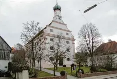  ??  ?? Im Marktgemei­nderat wurde über eine Neugestalt­ung des Vorplatzes an der Münster hauser Frauenkirc­he debattiert.