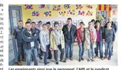  ??  ?? Les enseignant­s ainsi que le personnel, l’APE et le syndicat scolaire étaient présents pour recevoir les familles, lors de la porte ouverte.