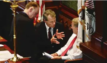  ?? AP FILE PHOTO ?? House Speaker Michael Madigan talks with Rep. Tom Cross, R- Oswego, as Madigan’s chief of staff Tim Mapes listens in August 2007. Mapes recently lost his job in a sexual harassment scandal.