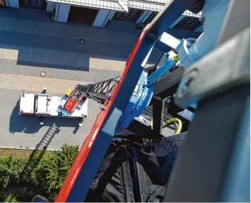  ?? Symbolfoto: Marcus Merk ?? Bei der Anschaffun­g von neuen Drehleiter­n für Gersthofen, Stadtberge­n und Burgau haben die Feuerwehrv­erantwortl­ichen einen „Mengenraba­tt“ausgehande­lt.