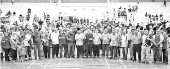  ??  ?? Yahya (front, 11th left) at the state-level BOT Carnival closing ceremony in Dewan Sri Putatan yesterday.