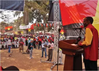  ??  ?? EDMUNDO EUCÍLIO | EDIÇÕES NOVEMBRO Candidato do MPLA a Vice-Presidente da República faz campanha no Cuanza-Norte