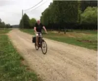  ?? FOTO KLU ?? De huidige weg in grind wordt verhard en daarna afgesloten voor het gewone verkeer.